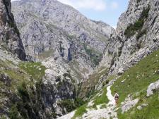 Steile afdaling Picos vanaf Bulnes juni 2019