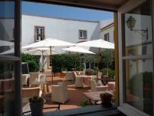 Terras van hotel