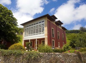 2.1 Kleurrijk Casona hotel in de Sueve bergen