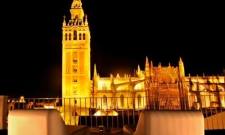 Zicht op de Giralda vanuit hotel Quintera