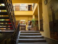 1. Verzorgd hotel met 9 kamers in een middeleeuws dorpje in La Rioja