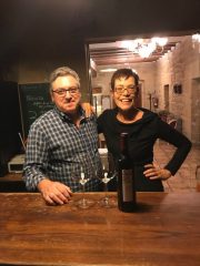 Met Anne en Jose Luis, de eigenaar in de wijnbar van het hotel