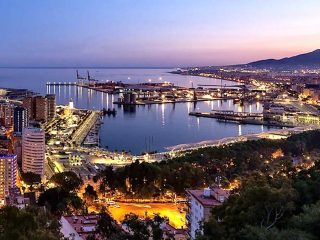 Málaga bij avond