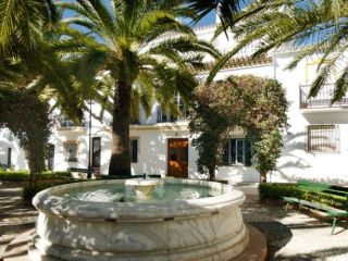 Hotel net buiten Malaga in Benalmadena Pueblo