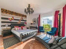 1.1 Eigenwijs en kleurrijk hotel in hartje Sevilla