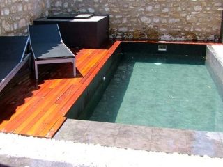 Patio met klein plonsbad Patio met klein plonsbad