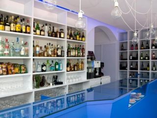 bar