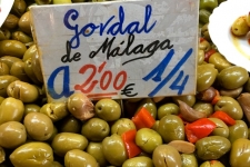 Olijven op de Mercado Central in Malaga Atarazanes