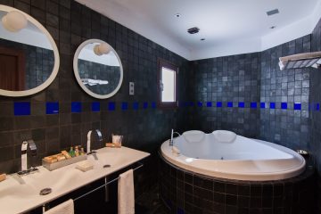 jaccuzi van de junior suitne el chorro hotel bij de Caminito del rey