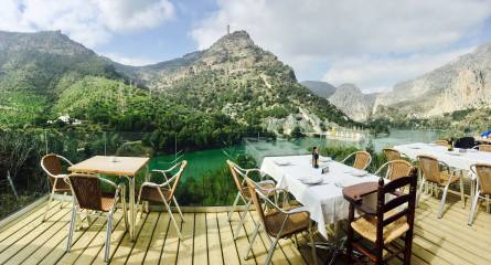terras bij hotel el chorro
