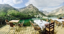 terras bij hotel el chorro