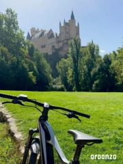 Anne op de fiets in Segovia