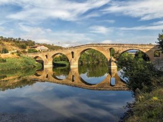 Puente la Reina aan de Camino in Navarra