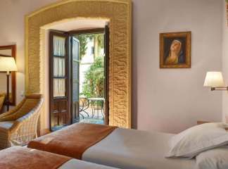 2. Kamer met twin beds en terras