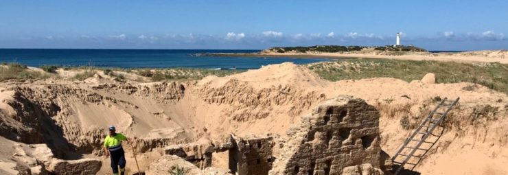 Schatten in het zand van Cádiz