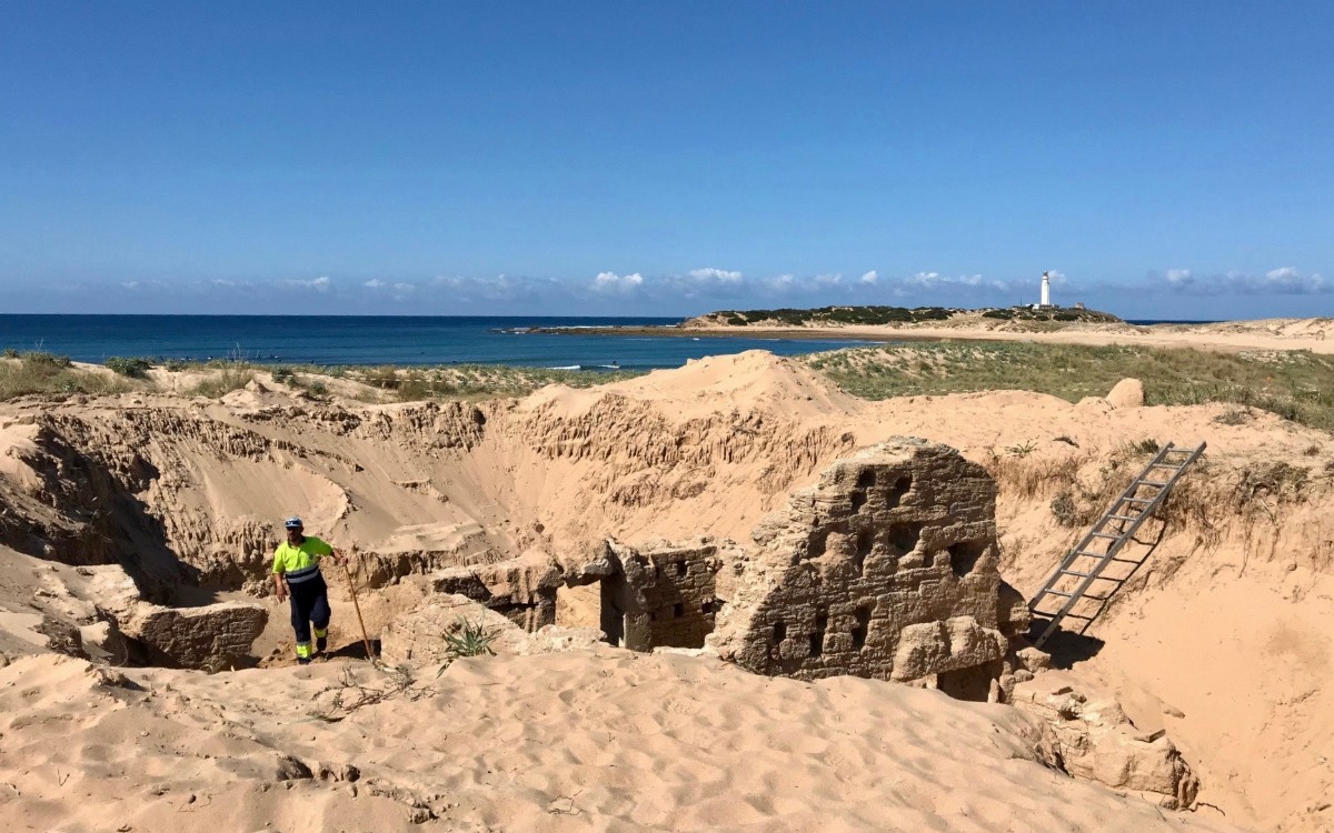 Schatten in het zand van Cádiz